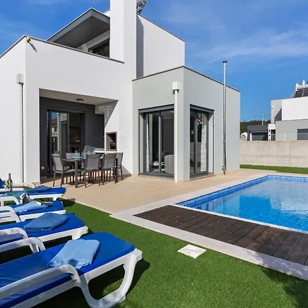 Luxury With Private Pool, Cleaning Included 别墅